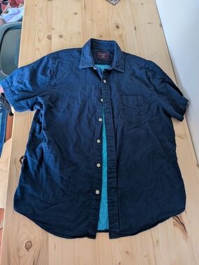 UNTUCKit Men's Short-Sleeve Button-Down Shirt in Navy with Teal Accents